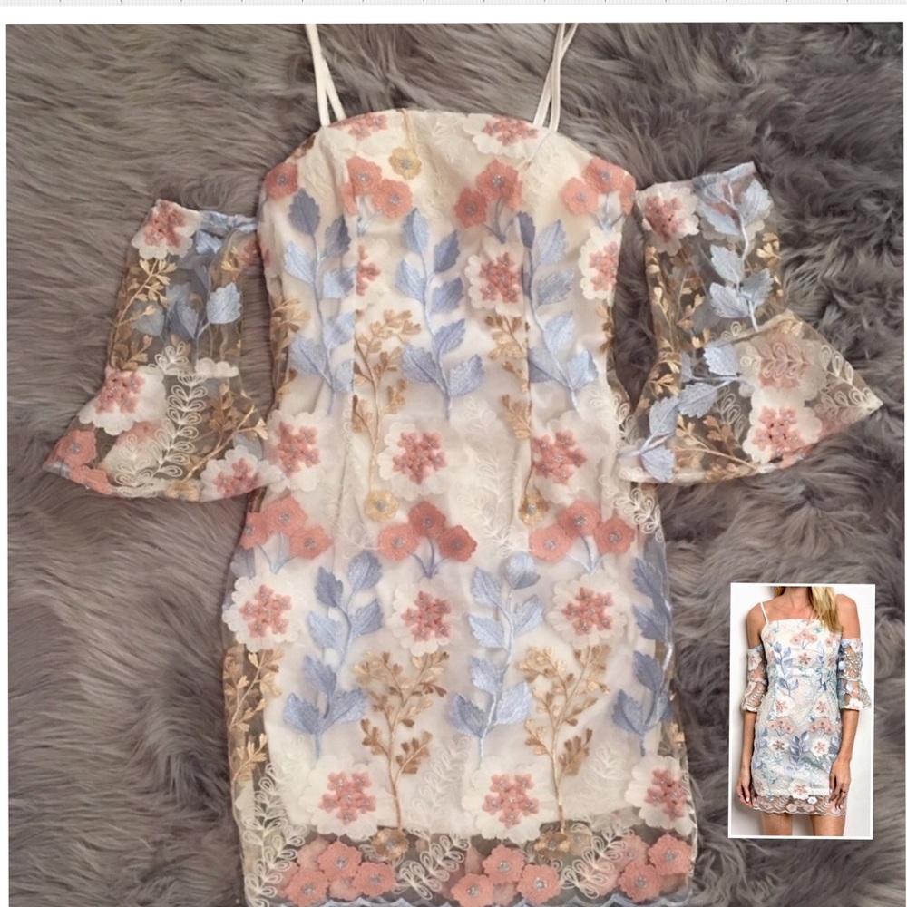 ✨”YOU’RE THE ONE”✨FLORAL LACE DRESS- BUILT IN BRA - Picture 3 of 8